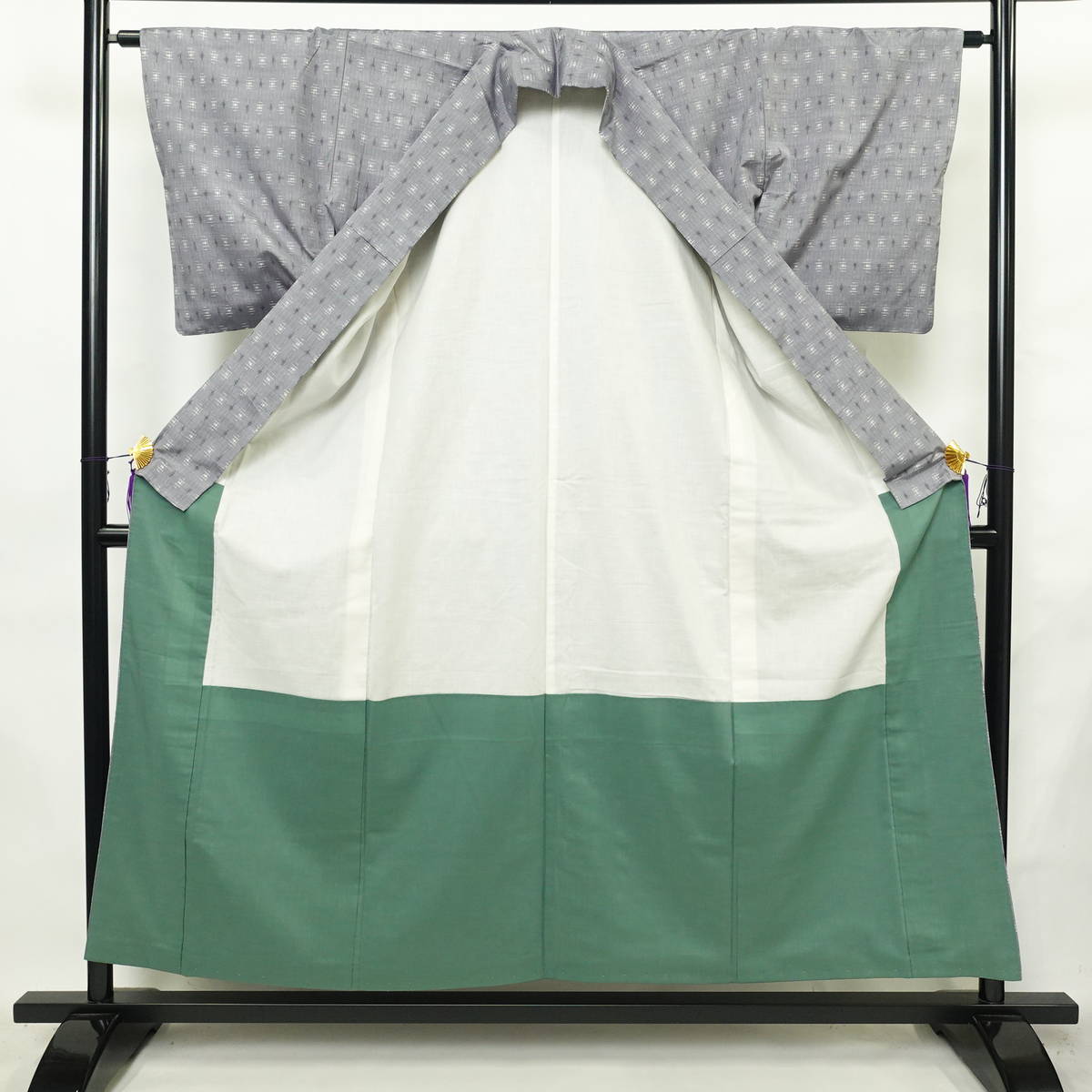 紬 正絹 古典柄 袷仕立て 身丈154.5cm 裄丈63cm リサイクル着物 着物 グレー_画像3