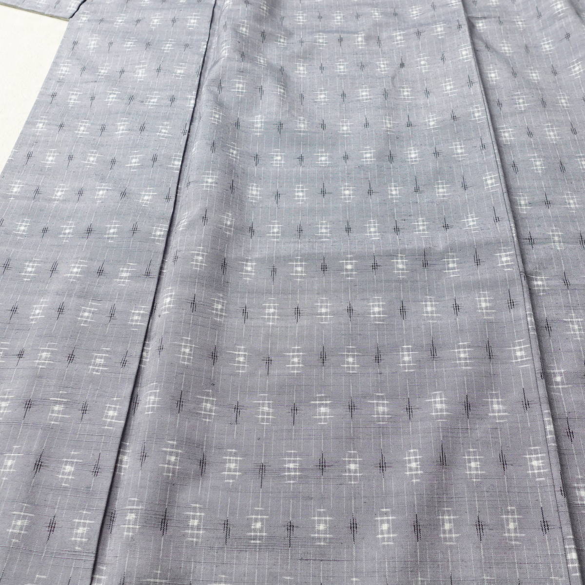 紬 正絹 古典柄 袷仕立て 身丈154.5cm 裄丈63cm リサイクル着物 着物 グレー_画像5