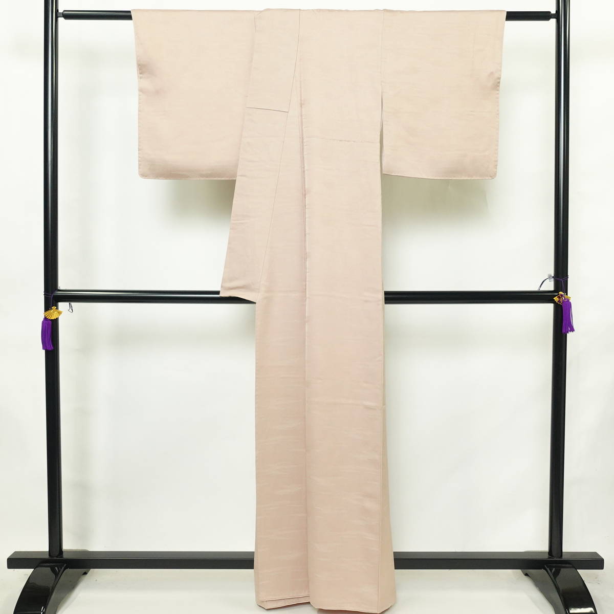 色無地 一つ紋付き 正絹 その他の柄 袷仕立て 身丈161.5cm 裄丈65.5cm リサイクル着物 着物 お茶会 七五三 フォーマル ベージュ_画像2