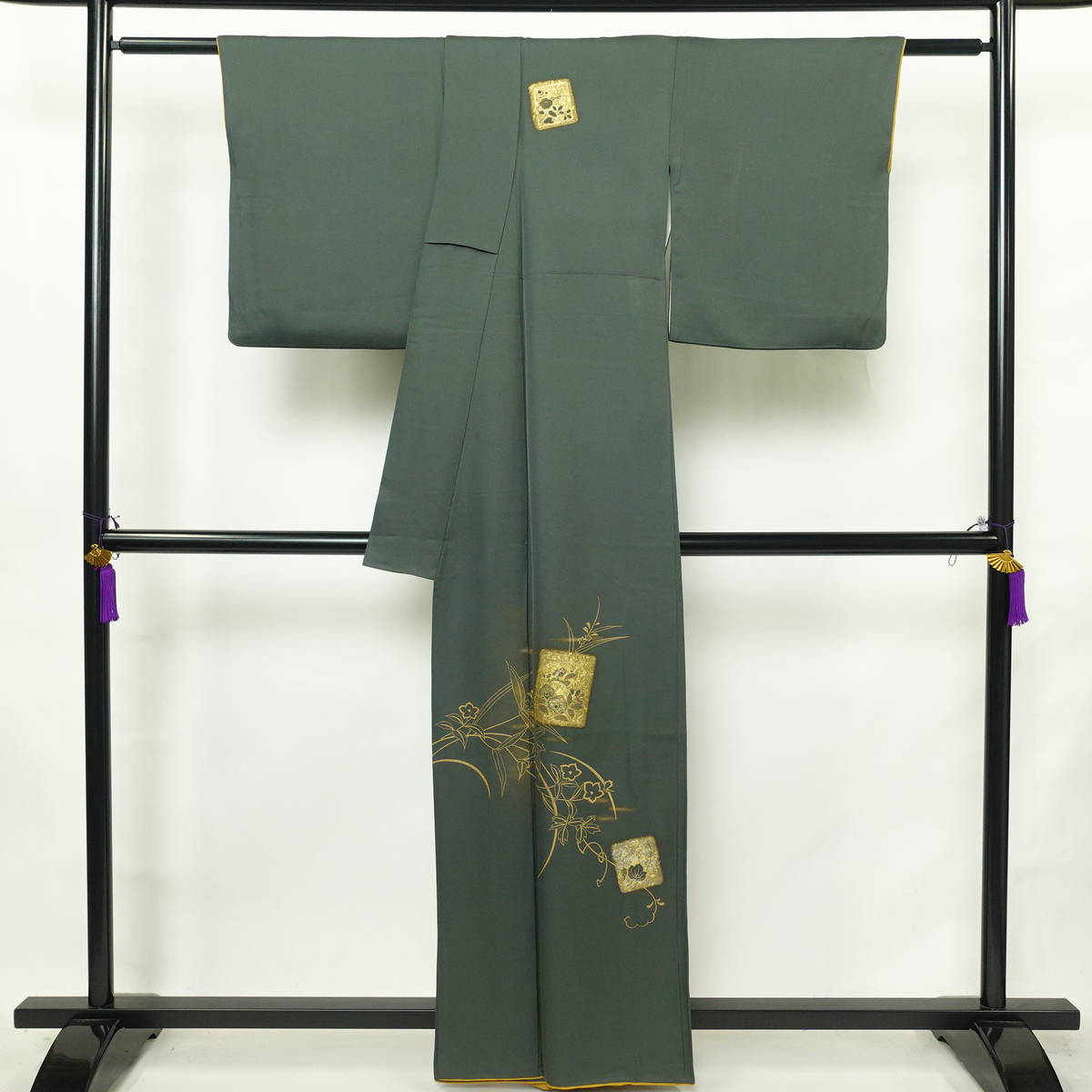 付け下げ 金駒刺繍 正絹 花柄 袷仕立て 身丈161cm 裄丈67.5cm リサイクル着物 着物 箔 入学式 七五三 お宮参り フォーマル 緑・うぐいす色_画像2