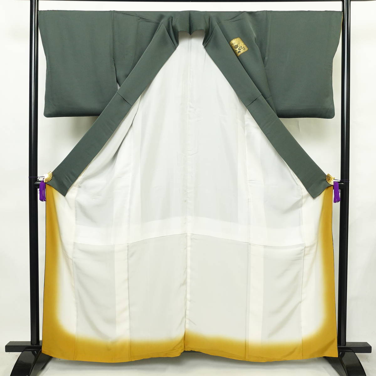 付け下げ 金駒刺繍 正絹 花柄 袷仕立て 身丈161cm 裄丈67.5cm リサイクル着物 着物 箔 入学式 七五三 お宮参り フォーマル 緑・うぐいす色_画像3