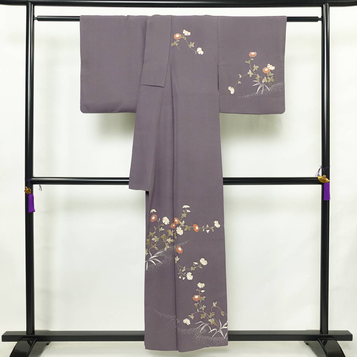 付け下げ 一つ紋付き 正絹 花柄 袷仕立て 身丈156cm 裄丈63cm 金駒刺繍 リサイクル着物 着物 金彩 入学式 七五三 お宮参り フォーマル 紫・藤色_画像2