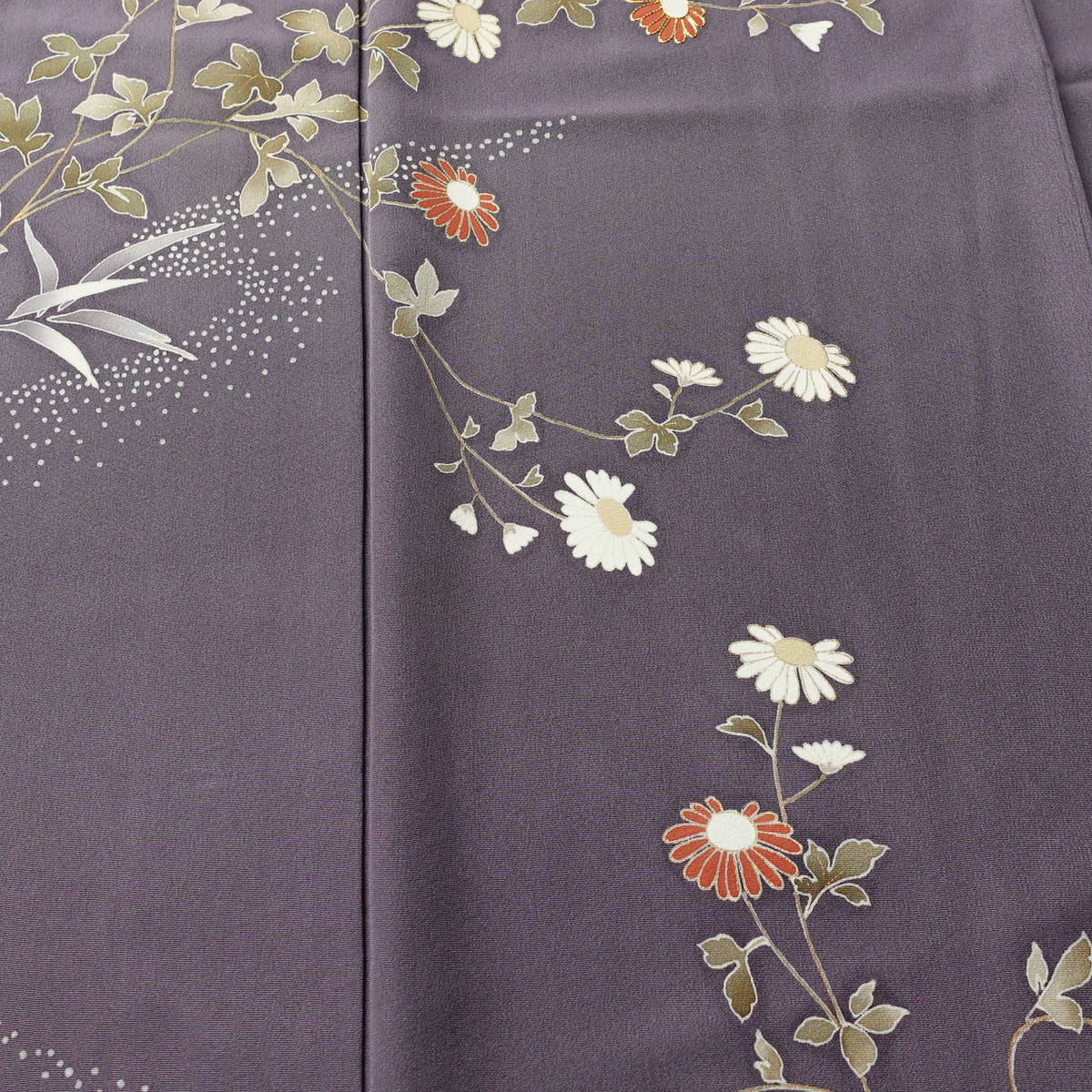 付け下げ 一つ紋付き 正絹 花柄 袷仕立て 身丈156cm 裄丈63cm 金駒刺繍 リサイクル着物 着物 金彩 入学式 七五三 お宮参り フォーマル 紫・藤色_画像6