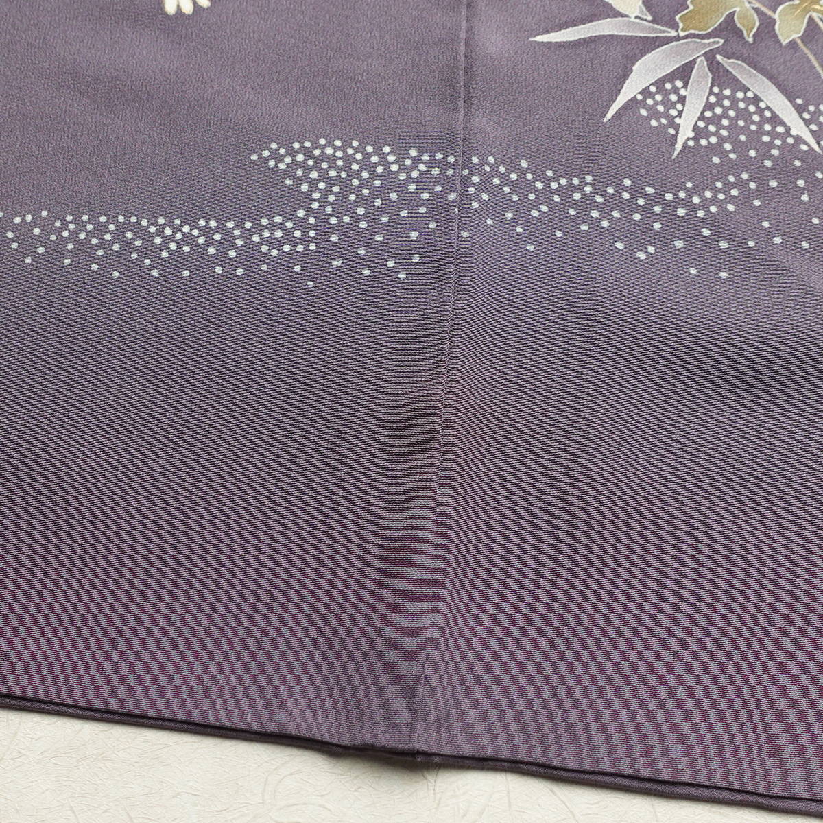 付け下げ 一つ紋付き 正絹 花柄 袷仕立て 身丈156cm 裄丈63cm 金駒刺繍 リサイクル着物 着物 金彩 入学式 七五三 お宮参り フォーマル 紫・藤色_画像16