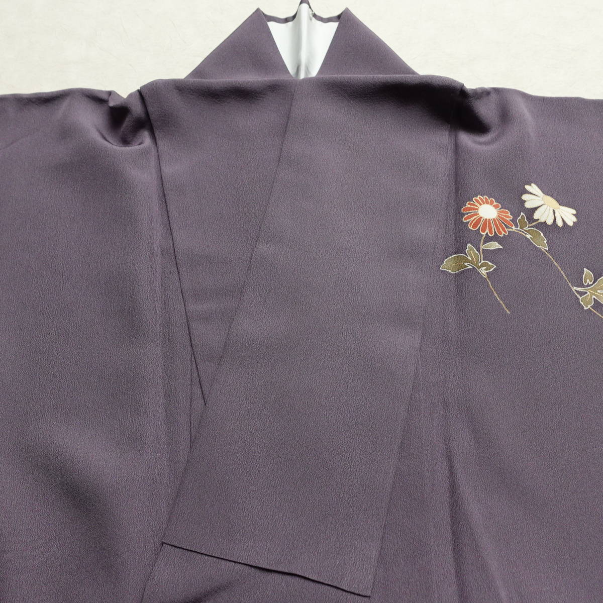 付け下げ 一つ紋付き 正絹 花柄 袷仕立て 身丈156cm 裄丈63cm 金駒刺繍 リサイクル着物 着物 金彩 入学式 七五三 お宮参り フォーマル 紫・藤色_画像22