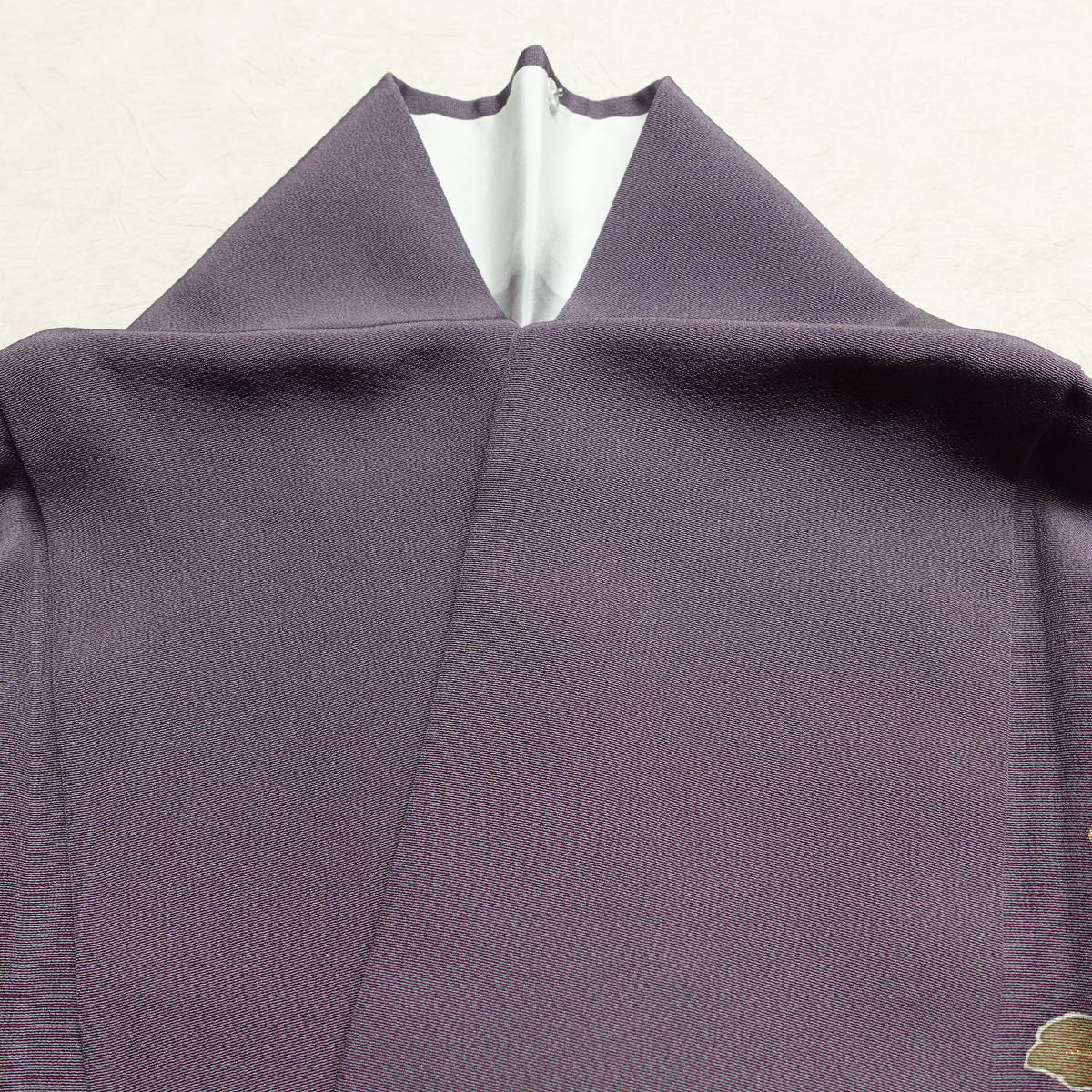 付け下げ 一つ紋付き 正絹 花柄 袷仕立て 身丈156cm 裄丈63cm 金駒刺繍 リサイクル着物 着物 金彩 入学式 七五三 お宮参り フォーマル 紫・藤色_画像23