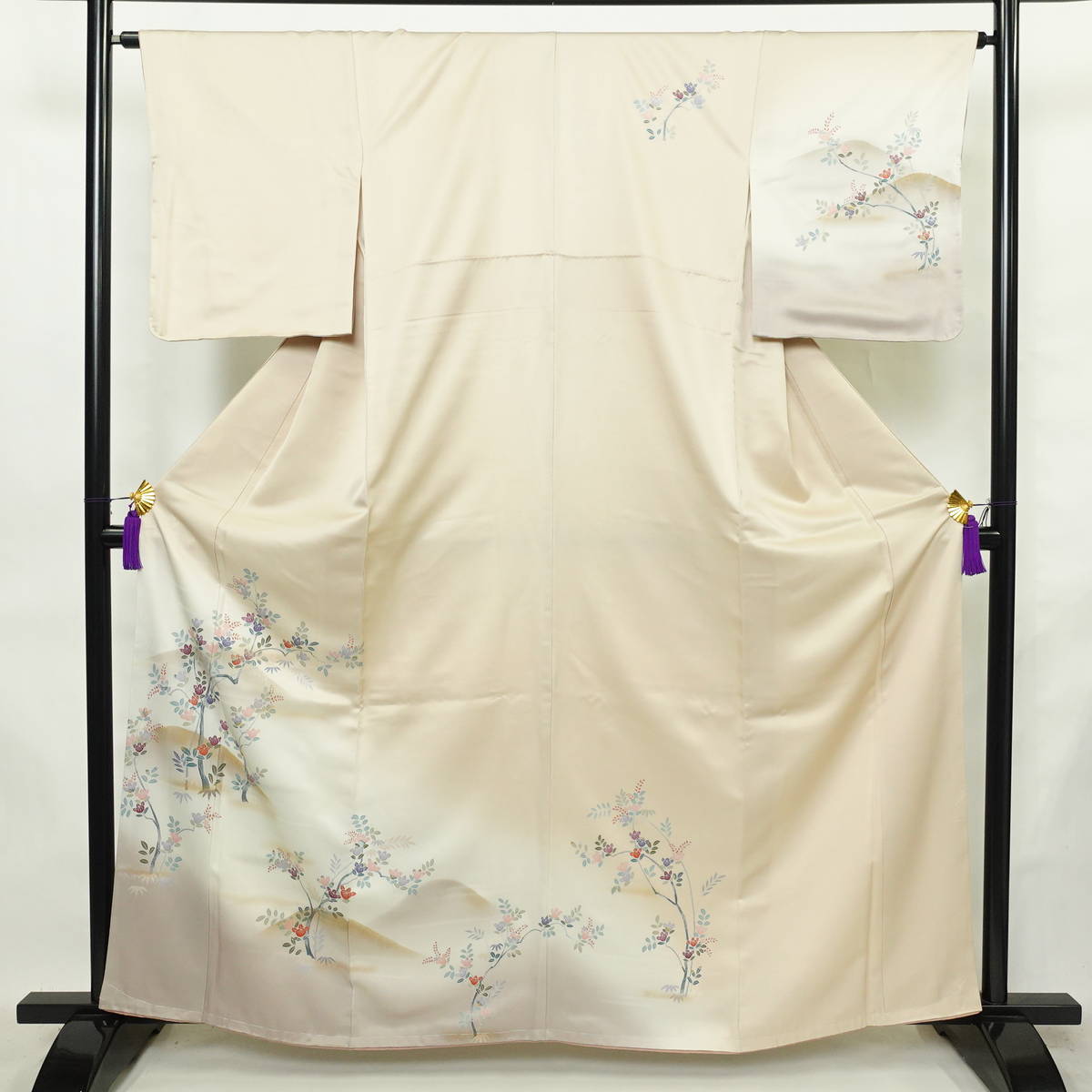 付け下げ しつけ糸付き 正絹 木の葉・植物柄 袷仕立て 身丈162cm 裄丈65cm リサイクル着物 着物 入学式 卒業式 七五三 お宮参り フォーマル ベージュ_画像1