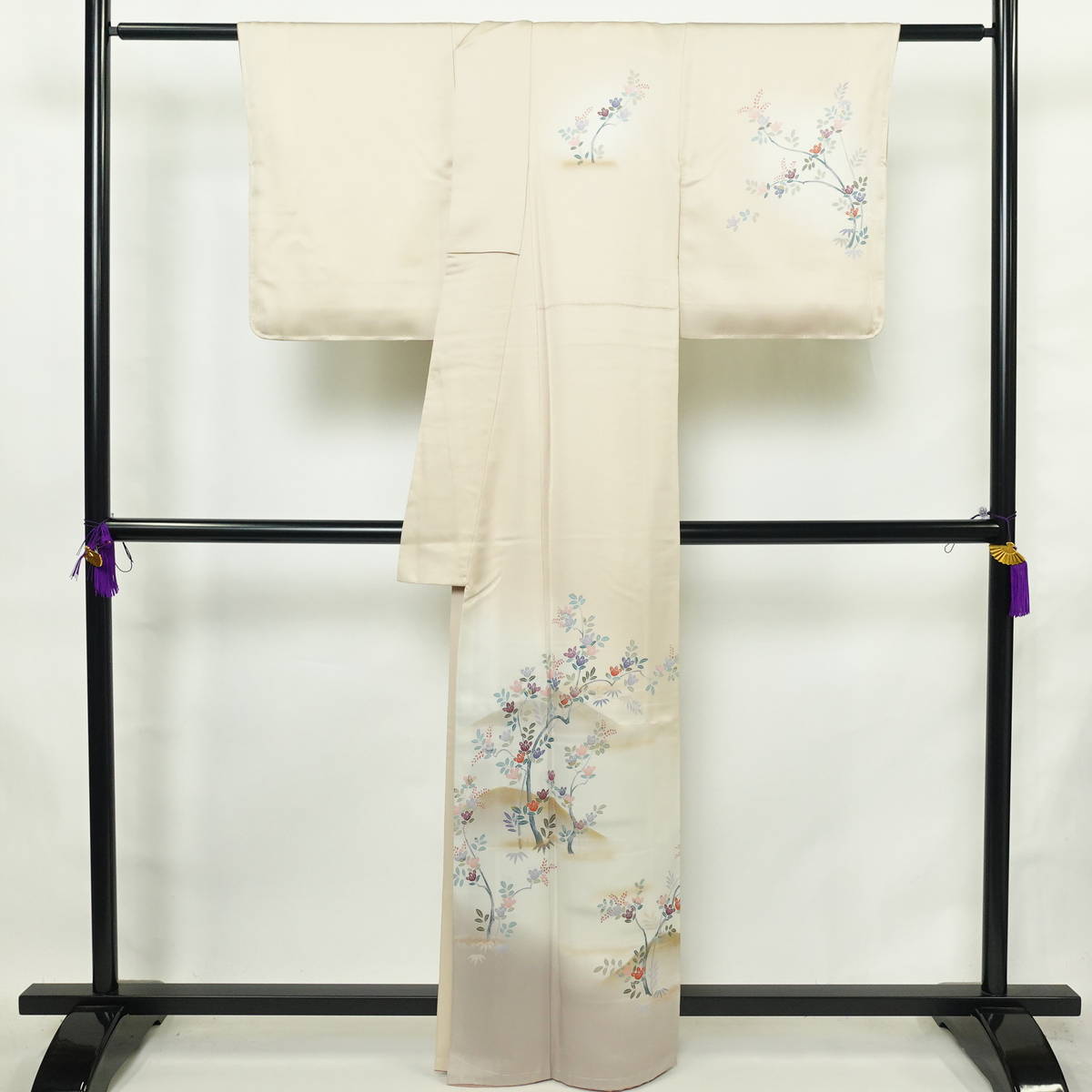 付け下げ しつけ糸付き 正絹 木の葉・植物柄 袷仕立て 身丈162cm 裄丈65cm リサイクル着物 着物 入学式 卒業式 七五三 お宮参り フォーマル ベージュ_画像2