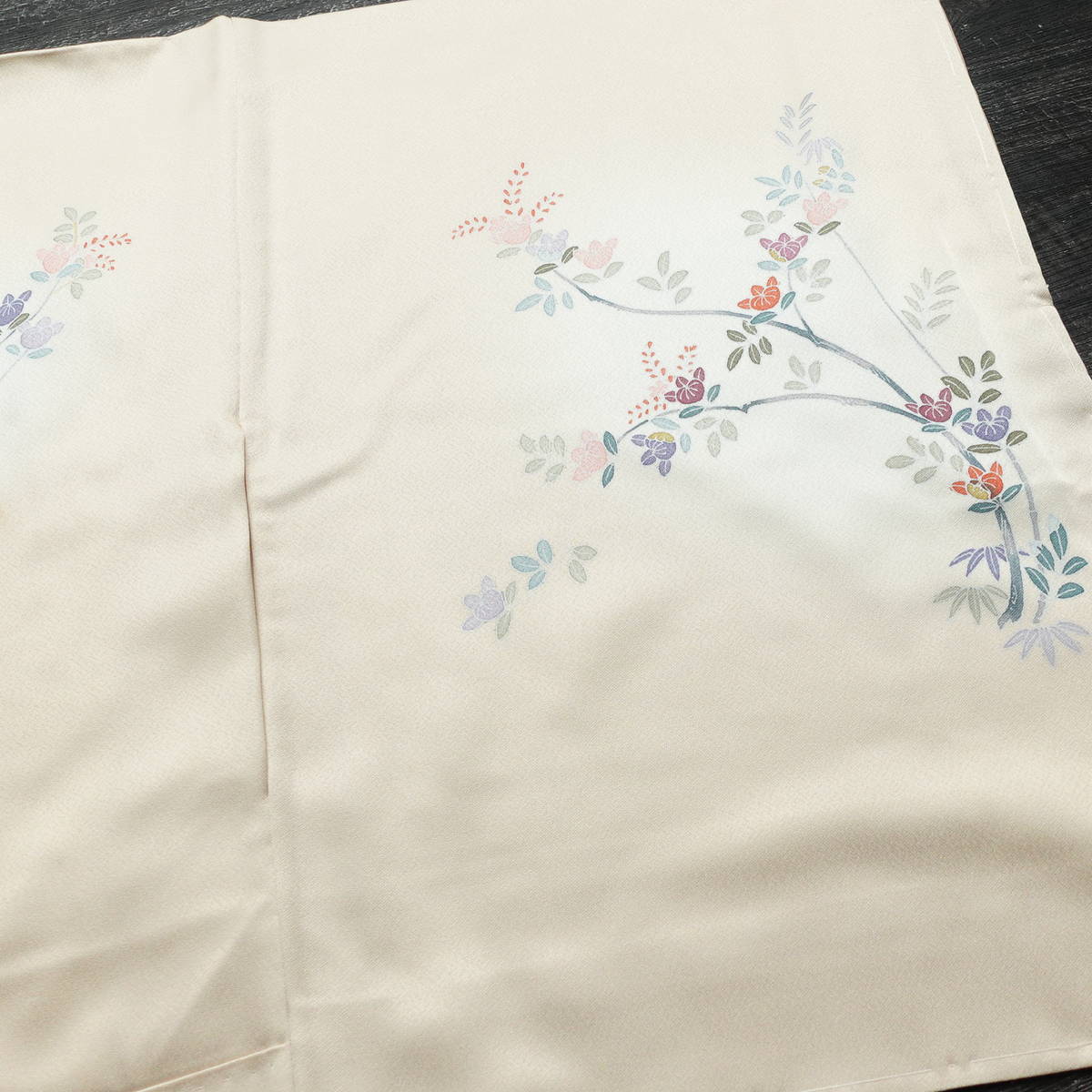 付け下げ しつけ糸付き 正絹 木の葉・植物柄 袷仕立て 身丈162cm 裄丈65cm リサイクル着物 着物 入学式 卒業式 七五三 お宮参り フォーマル ベージュ_画像15