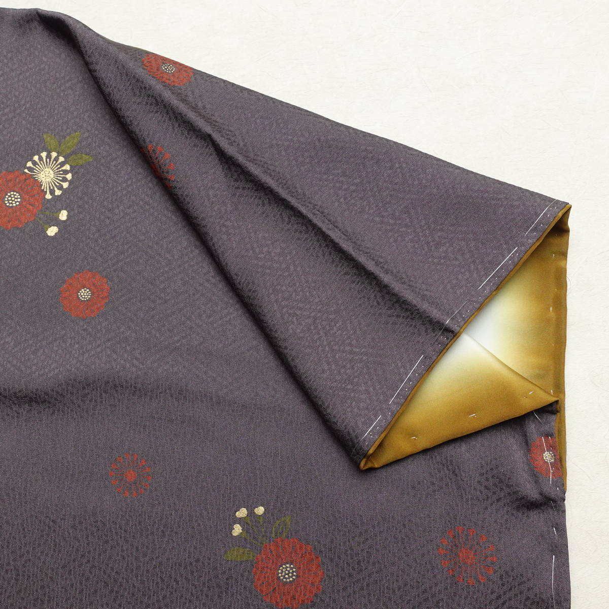 小紋 しつけ糸付き 正絹 花柄 袷仕立て 身丈148cm 裄丈63cm リサイクル着物 着物 金彩 紫・藤色_画像15