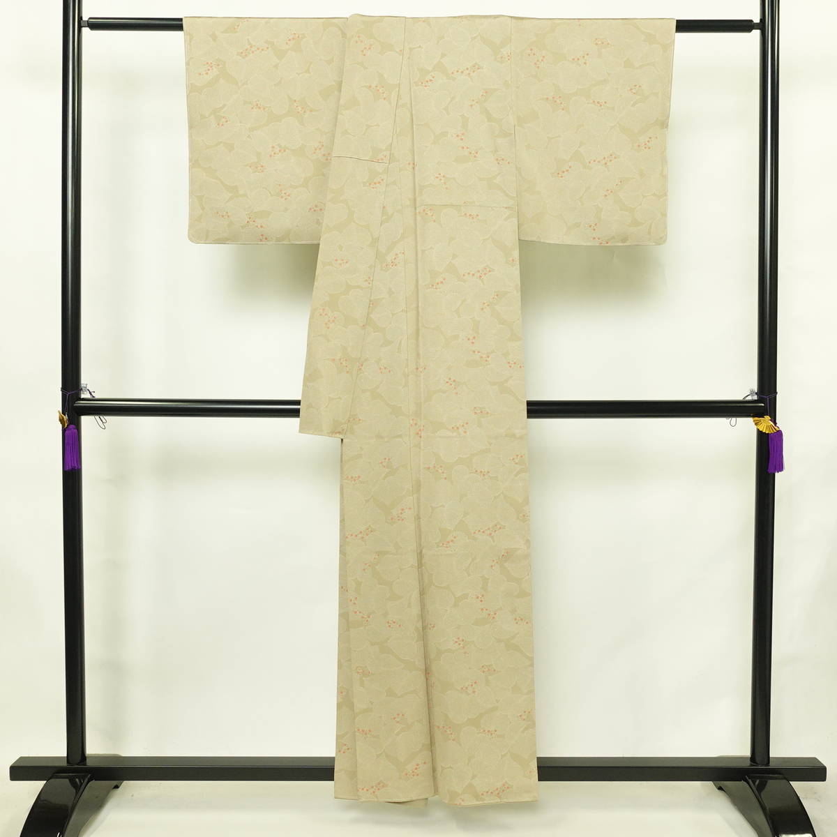 小紋 しつけ糸付き 縮緬 総柄 正絹 花柄 袷仕立て 身丈157cm 裄丈63.5cm リサイクル着物 着物 ベージュ_画像2