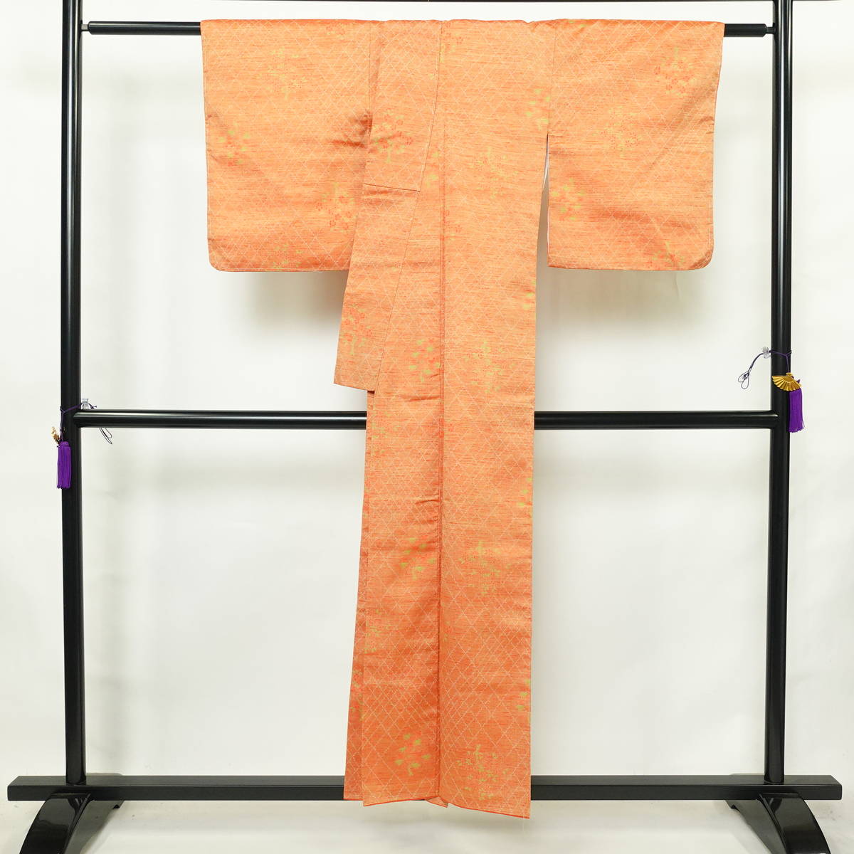 紬 しつけ糸付き 正絹 木の葉・植物柄 袷仕立て 身丈154cm 裄丈64cm リサイクル着物 着物 橙_画像2