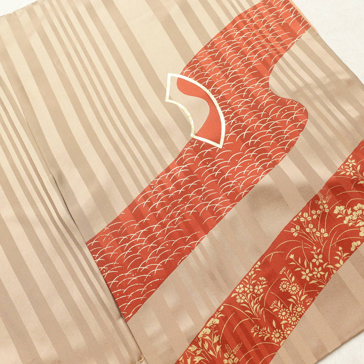 付け下げ 正絹 古典柄 袷仕立て 身丈159.5cm 裄丈65.5cm リサイクル着物 着物 刺繍 箔 金彩 入学式 七五三 お宮参り フォーマル 茶_画像17