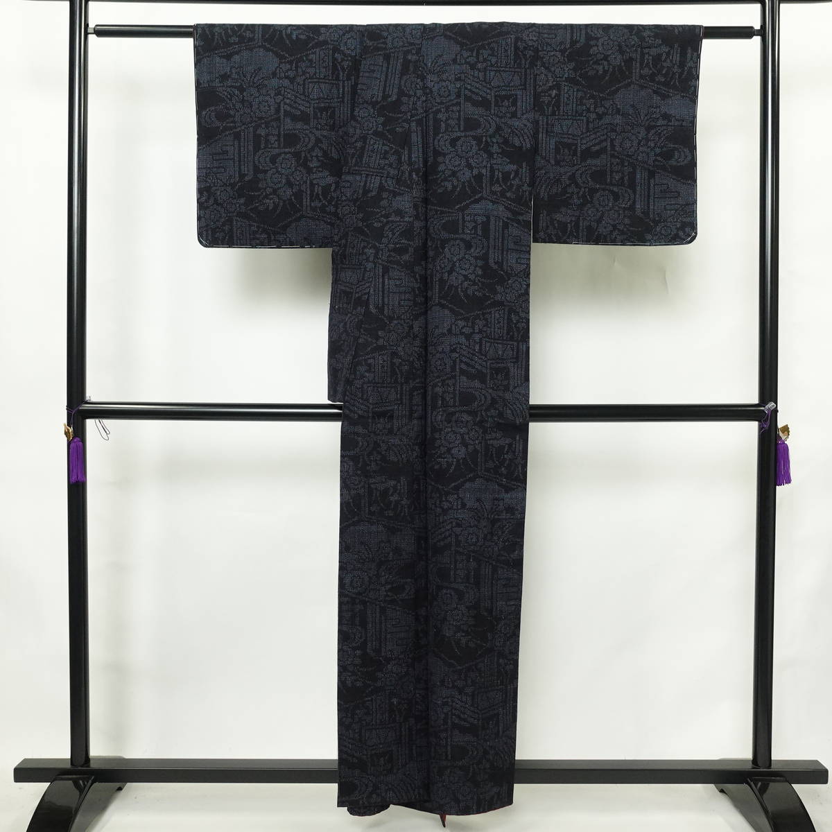 紬 正絹 木の葉・植物柄 袷仕立て 身丈156.5cm 裄丈66cm リサイクル着物 一部しつけ糸付き 着物 多色使い_画像2
