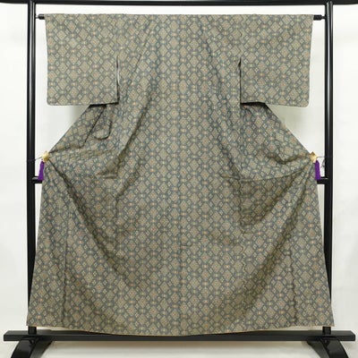 紬 正絹 幾何学柄・抽象柄 袷仕立て 身丈157cm 裄丈63.5cm リサイクル着物 一部しつけ糸付き 着物 多色使い