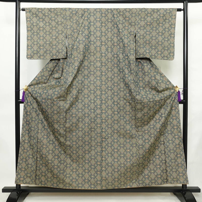 紬 正絹 幾何学柄・抽象柄 袷仕立て 身丈157cm 裄丈63.5cm リサイクル着物 一部しつけ糸付き 着物 多色使い_画像1