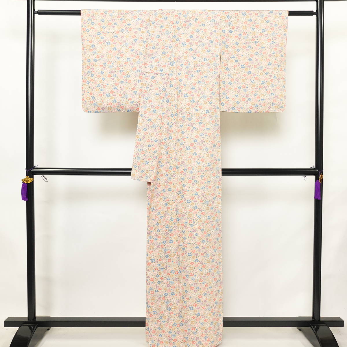小紋 総柄 正絹 花柄 袷仕立て 身丈161cm 裄丈63.5cm リサイクル着物 着物 ベージュ_画像2