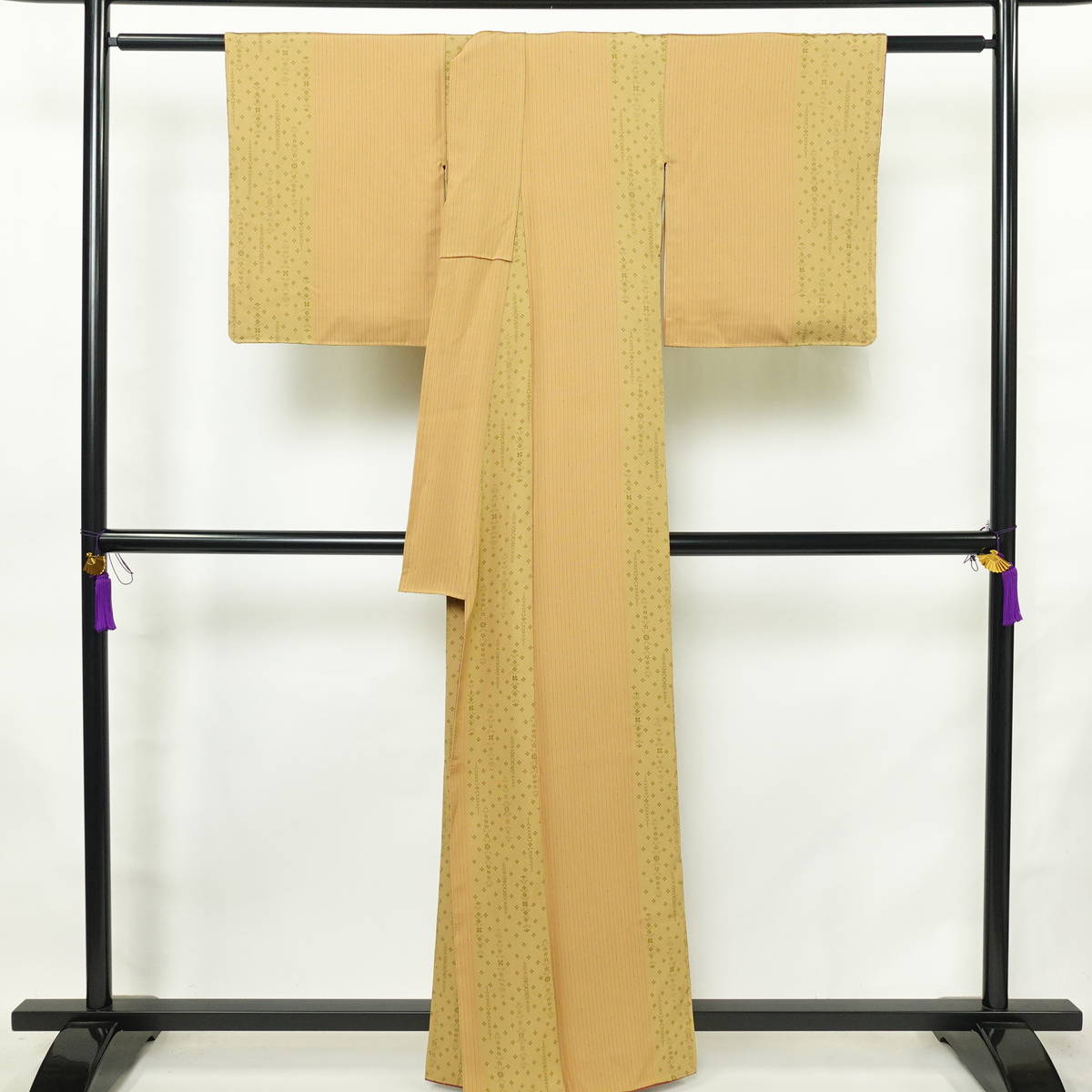 小紋 総柄 正絹 縞柄・線柄 袷仕立て 身丈161cm 裄丈64cm リサイクル着物 着物 黄・黄土色_画像2