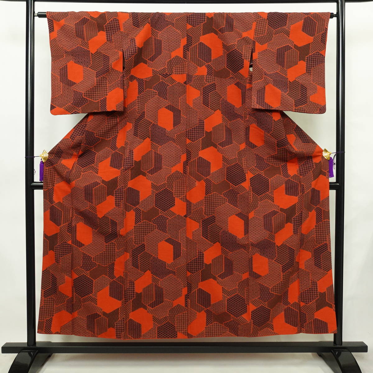 小紋 紬ちりめん 正絹 亀甲柄 袷仕立て 身丈154.5cm 裄丈64.5cm リサイクル着物 着物 紬地 橙_画像1