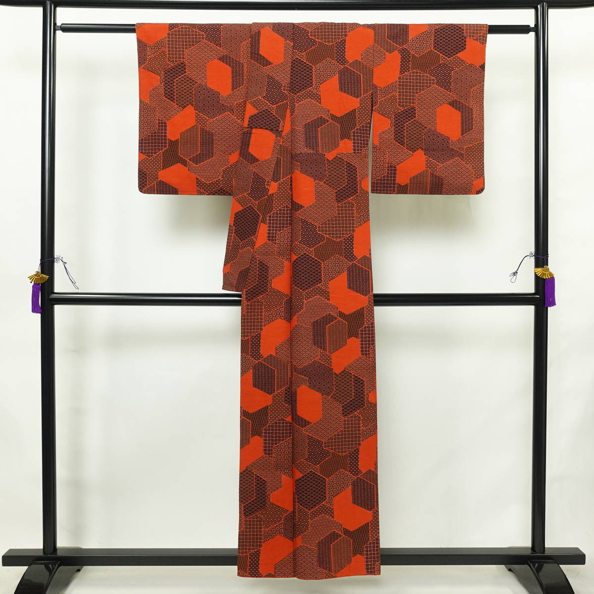 小紋 紬ちりめん 正絹 亀甲柄 袷仕立て 身丈154.5cm 裄丈64.5cm リサイクル着物 着物 紬地 橙_画像2