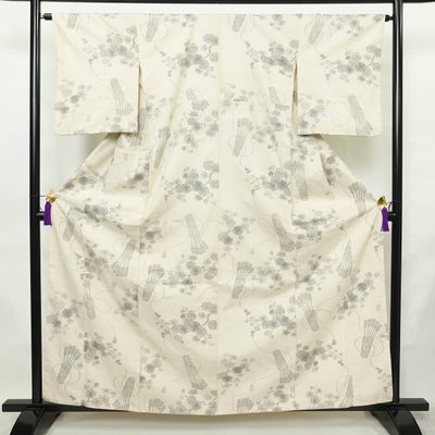 紬 バチ衿仕立て 正絹 花柄 袷仕立て 身丈162cm 裄丈64.5cm リサイクル着物 着物 クリーム