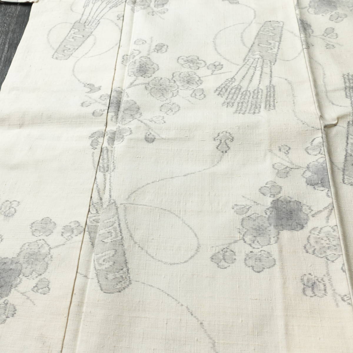 紬 バチ衿仕立て 正絹 花柄 袷仕立て 身丈162cm 裄丈64.5cm リサイクル着物 着物 クリーム_画像5