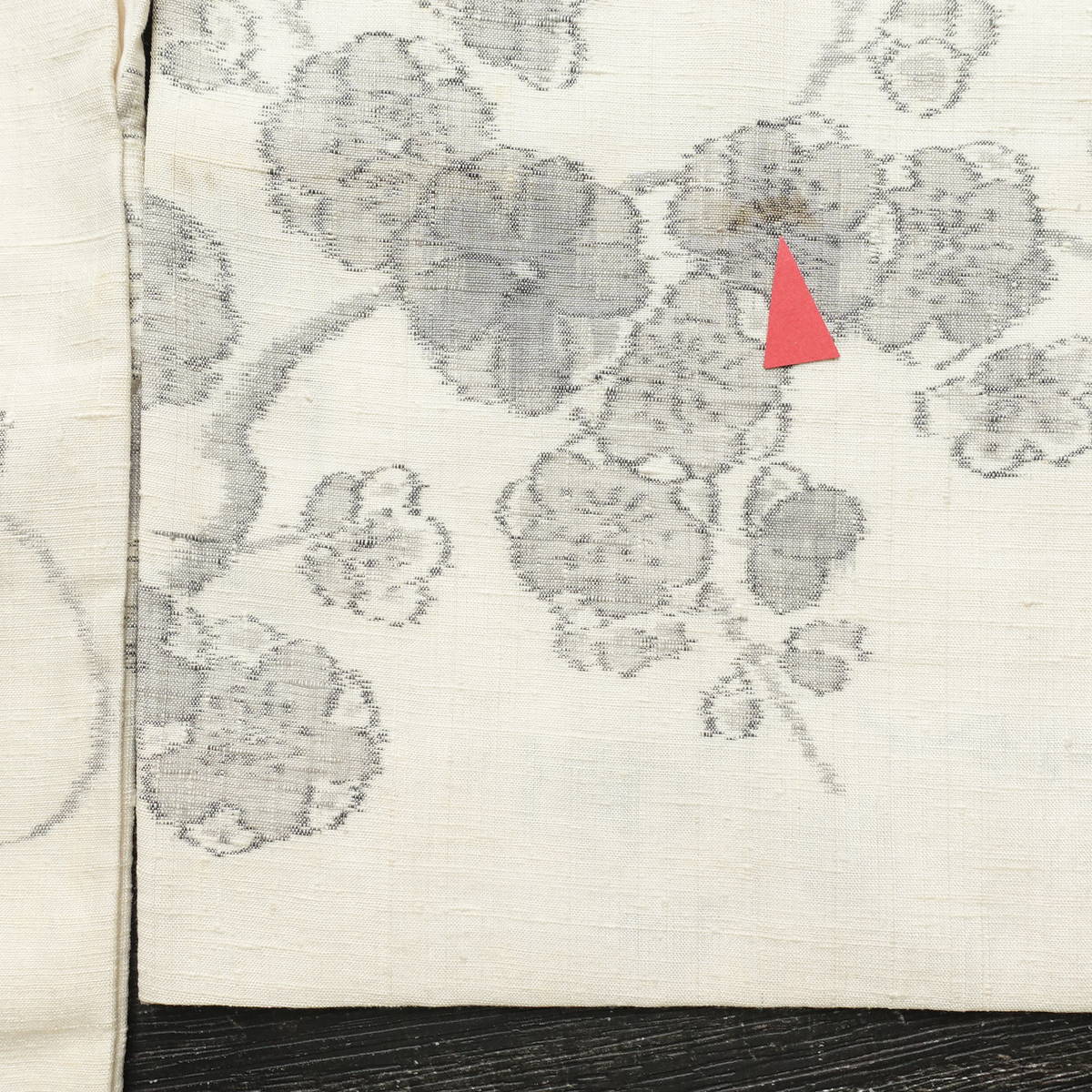 紬 バチ衿仕立て 正絹 花柄 袷仕立て 身丈162cm 裄丈64.5cm リサイクル着物 着物 クリーム_画像16