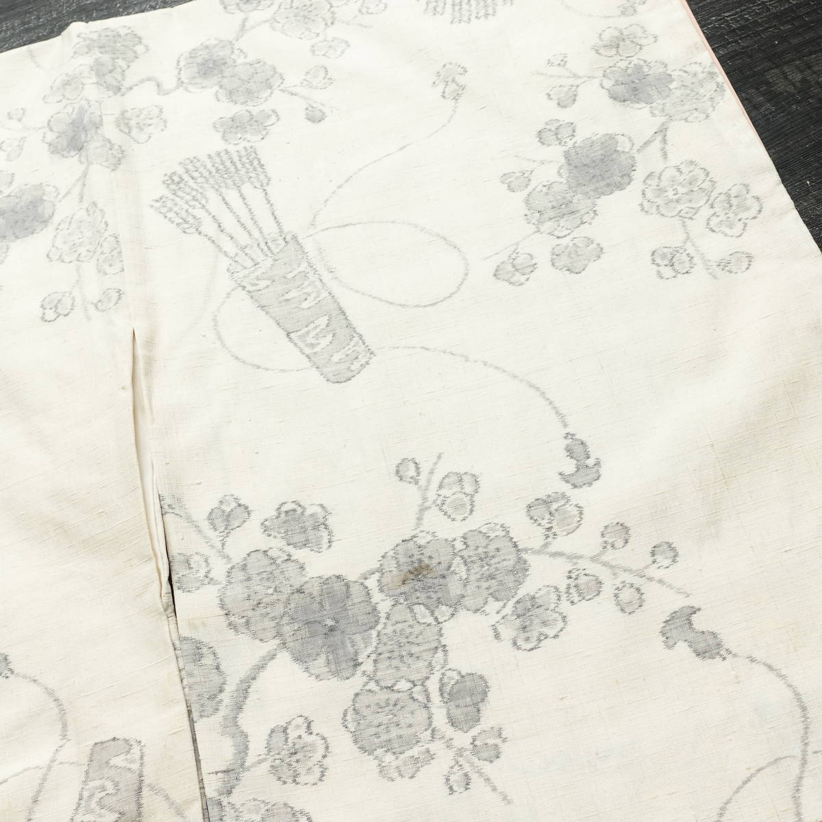 紬 バチ衿仕立て 正絹 花柄 袷仕立て 身丈162cm 裄丈64.5cm リサイクル着物 着物 クリーム_画像18
