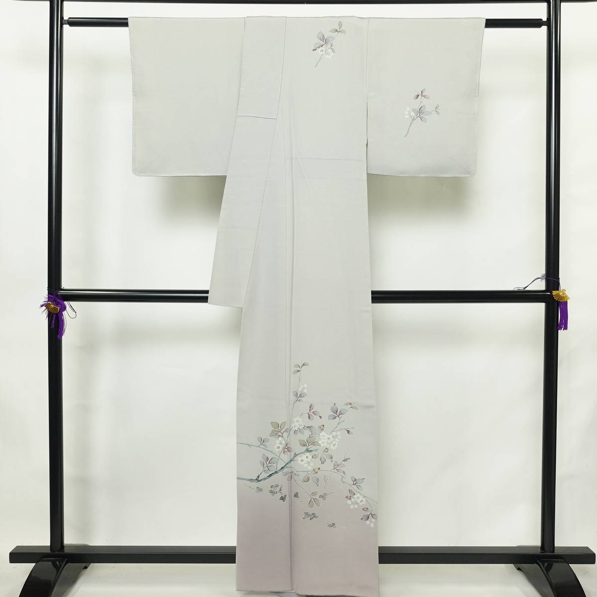 付け下げ 正絹 花柄 袷仕立て 身丈160.5cm 裄丈64cm リサイクル着物 一部しつけ糸付き 着物 入学式 七五三 お宮参り フォーマル グレー_画像2