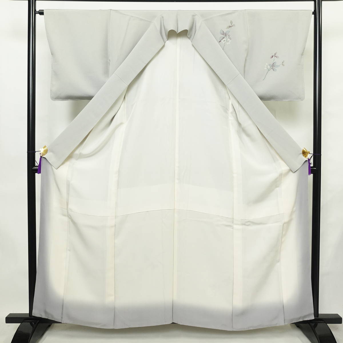 付け下げ 正絹 花柄 袷仕立て 身丈160.5cm 裄丈64cm リサイクル着物 一部しつけ糸付き 着物 入学式 七五三 お宮参り フォーマル グレー_画像3