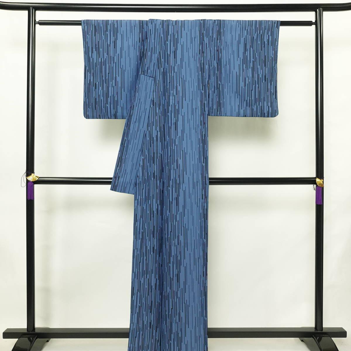 単衣 小紋 良品 バチ衿仕立て ポリエステル 縞柄・線柄 単衣仕立て 身丈162.5cm 裄丈66.5cm リサイクル着物 着物 青・紺_画像2