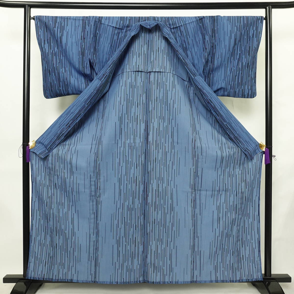 単衣 小紋 良品 バチ衿仕立て ポリエステル 縞柄・線柄 単衣仕立て 身丈162.5cm 裄丈66.5cm リサイクル着物 着物 青・紺_画像3