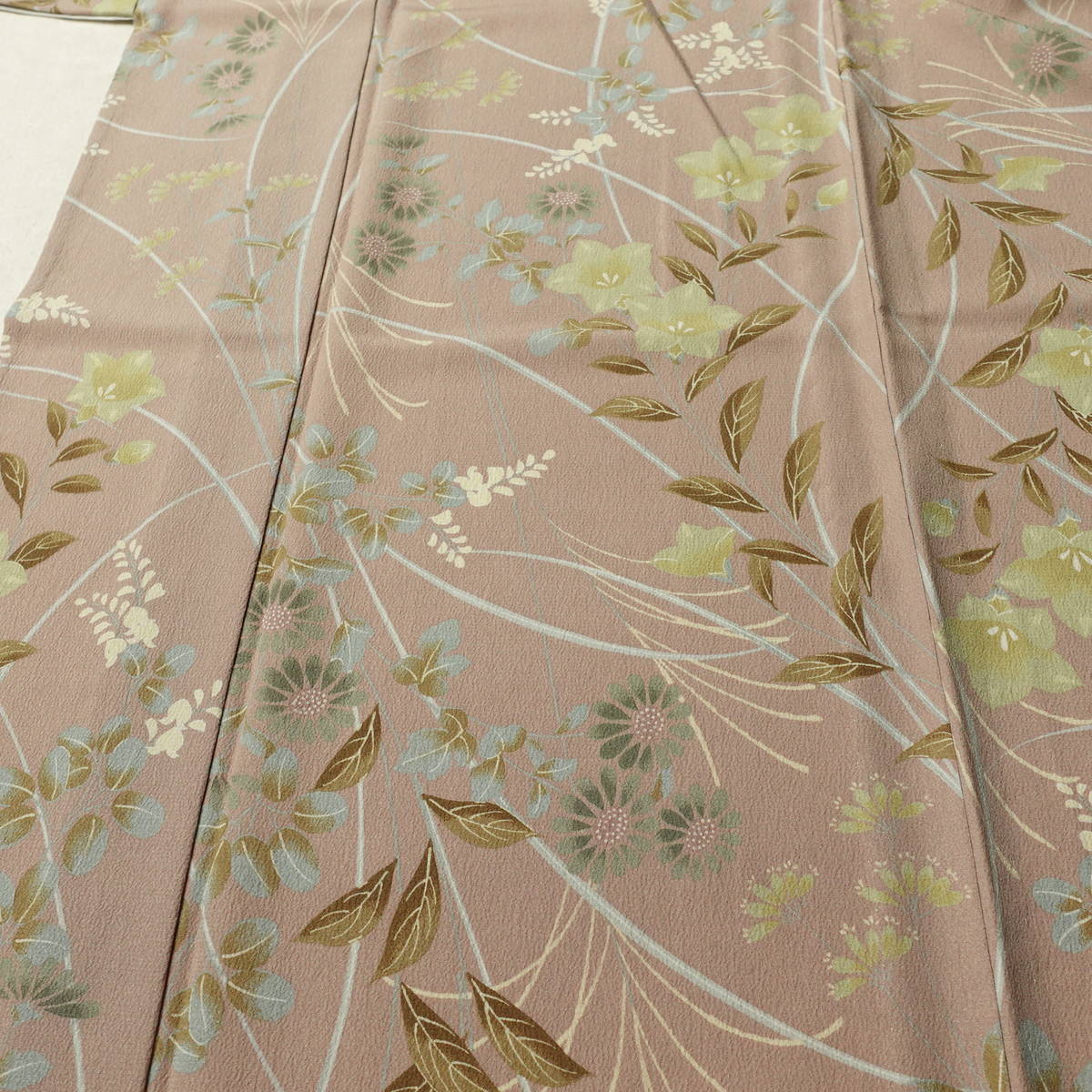 単衣 小紋 良品 ポリエステル 木の葉・植物柄 単衣仕立て 身丈168.5cm 裄丈67cm リサイクル着物 着物 ベージュ_画像5