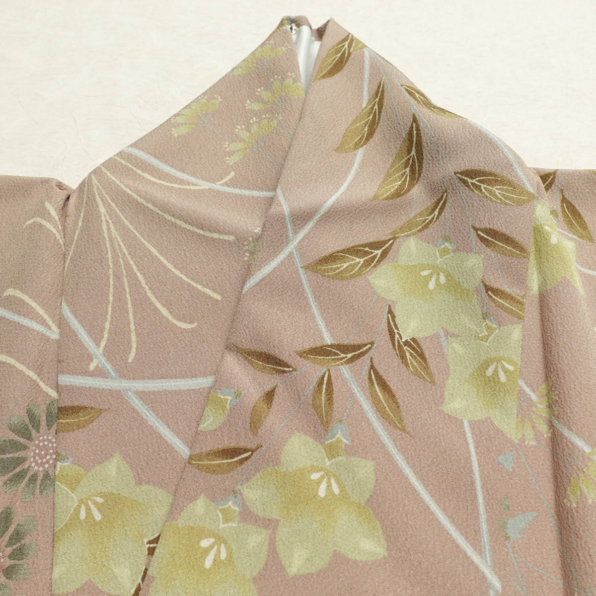 単衣 小紋 良品 ポリエステル 木の葉・植物柄 単衣仕立て 身丈168.5cm 裄丈67cm リサイクル着物 着物 ベージュ_画像18