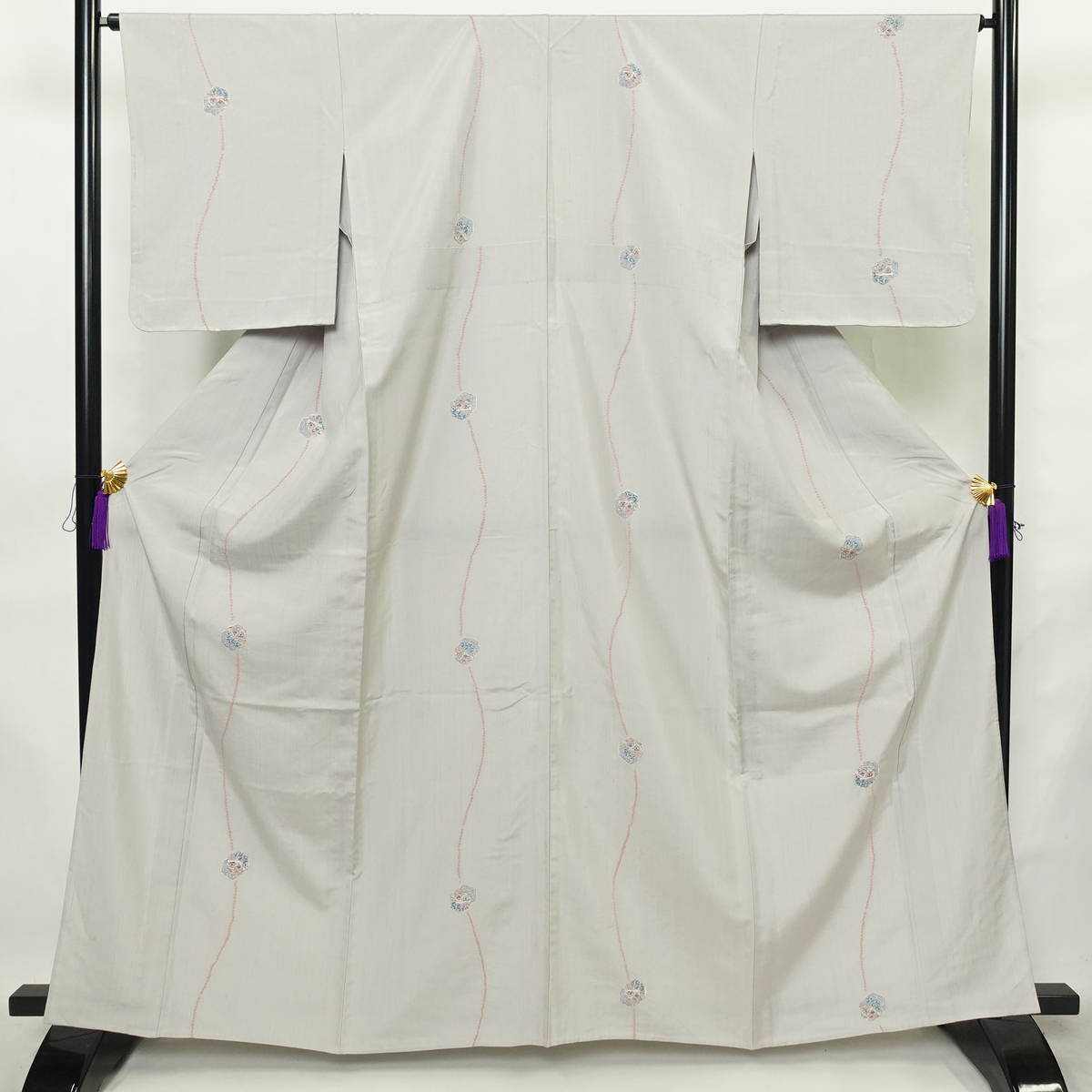 単衣 紬 しつけ糸付き 正絹 古典柄 単衣仕立て 身丈163.5cm 裄丈65cm 絞り リサイクル着物 着物 グレー_画像1