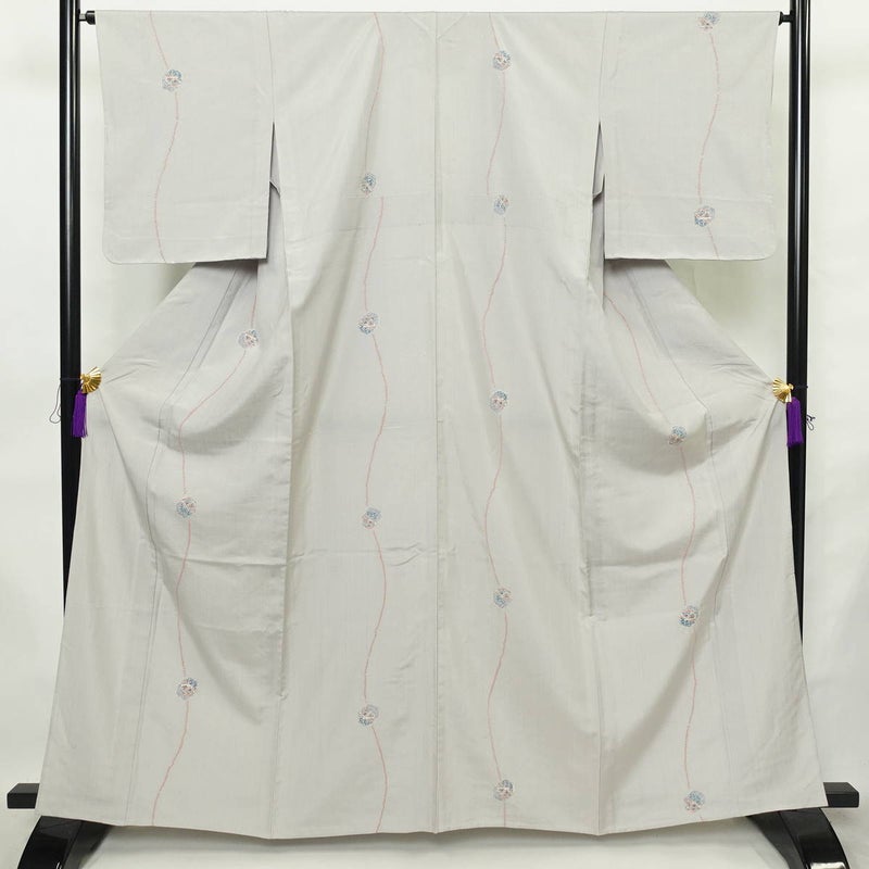 単衣 紬 しつけ糸付き 正絹 古典柄 単衣仕立て 身丈163.5cm 裄丈65cm 絞り リサイクル着物 着物 グレー_画像1