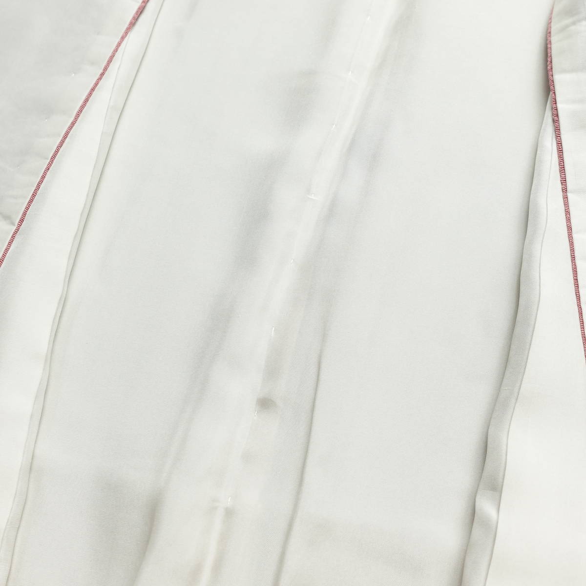 色留袖 良品 綸子 しつけ糸付き 一つ紋付き 伊達衿付き 正絹 流水・波柄 袷仕立て 身丈156.5cm 裄丈65.5cm リサイクル着物 着物 刺繍 絞り 共八掛 結婚式 フォーマル ライトグレー グレー_画像22
