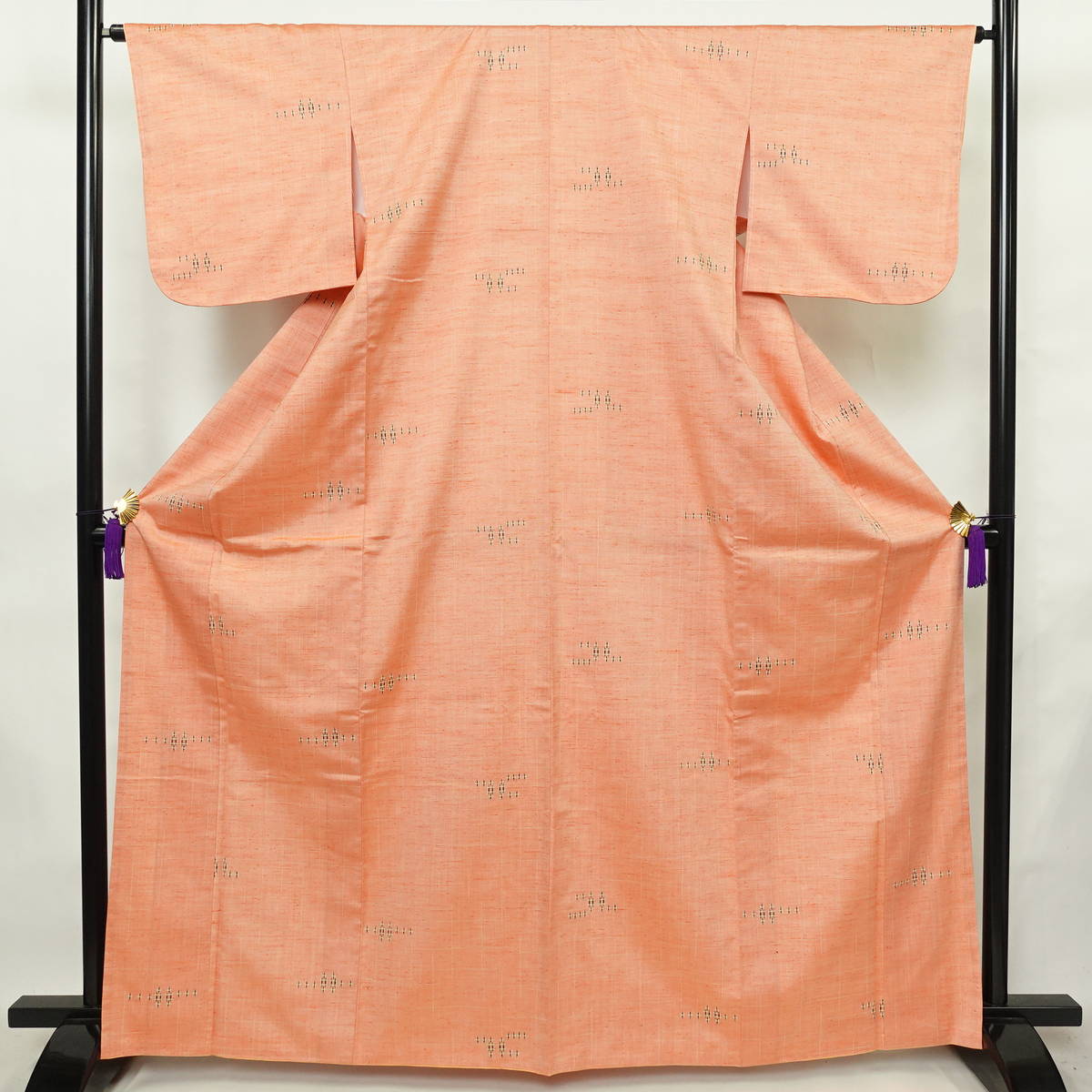 紬 美品 正絹 幾何学柄・抽象柄 袷仕立て 身丈165cm 裄丈64.5cm リサイクル着物 一部しつけ糸付き 着物 橙_画像1