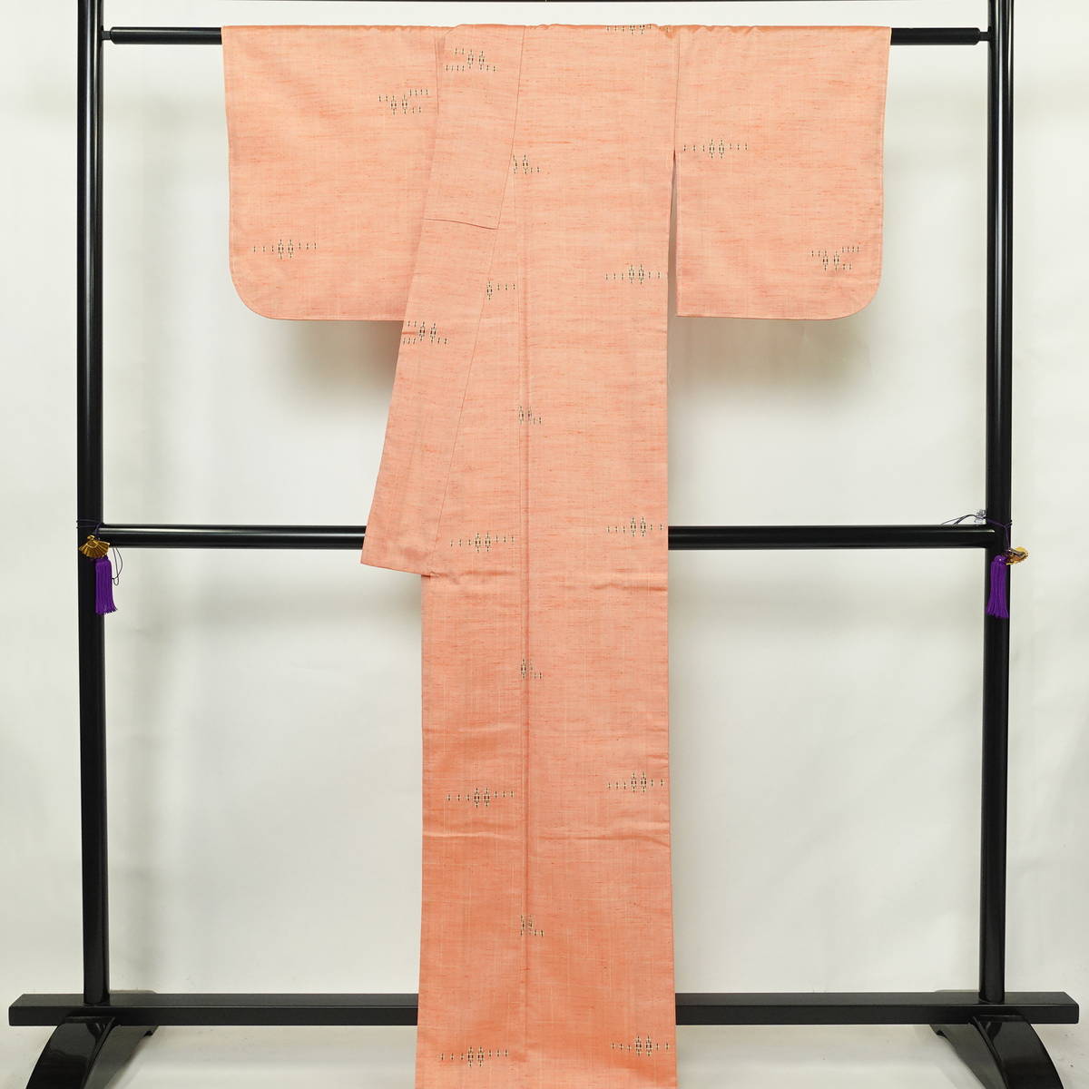 紬 美品 正絹 幾何学柄・抽象柄 袷仕立て 身丈165cm 裄丈64.5cm リサイクル着物 一部しつけ糸付き 着物 橙_画像2