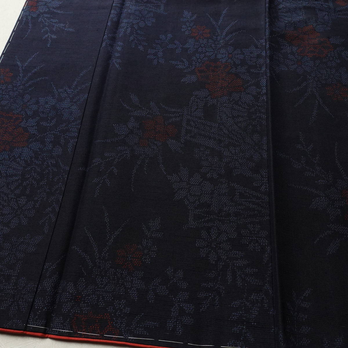 紬 良品 しつけ糸付き 正絹 木の葉・植物柄 袷仕立て 身丈166cm 裄丈64cm リサイクル着物 着物 青・紺_画像4