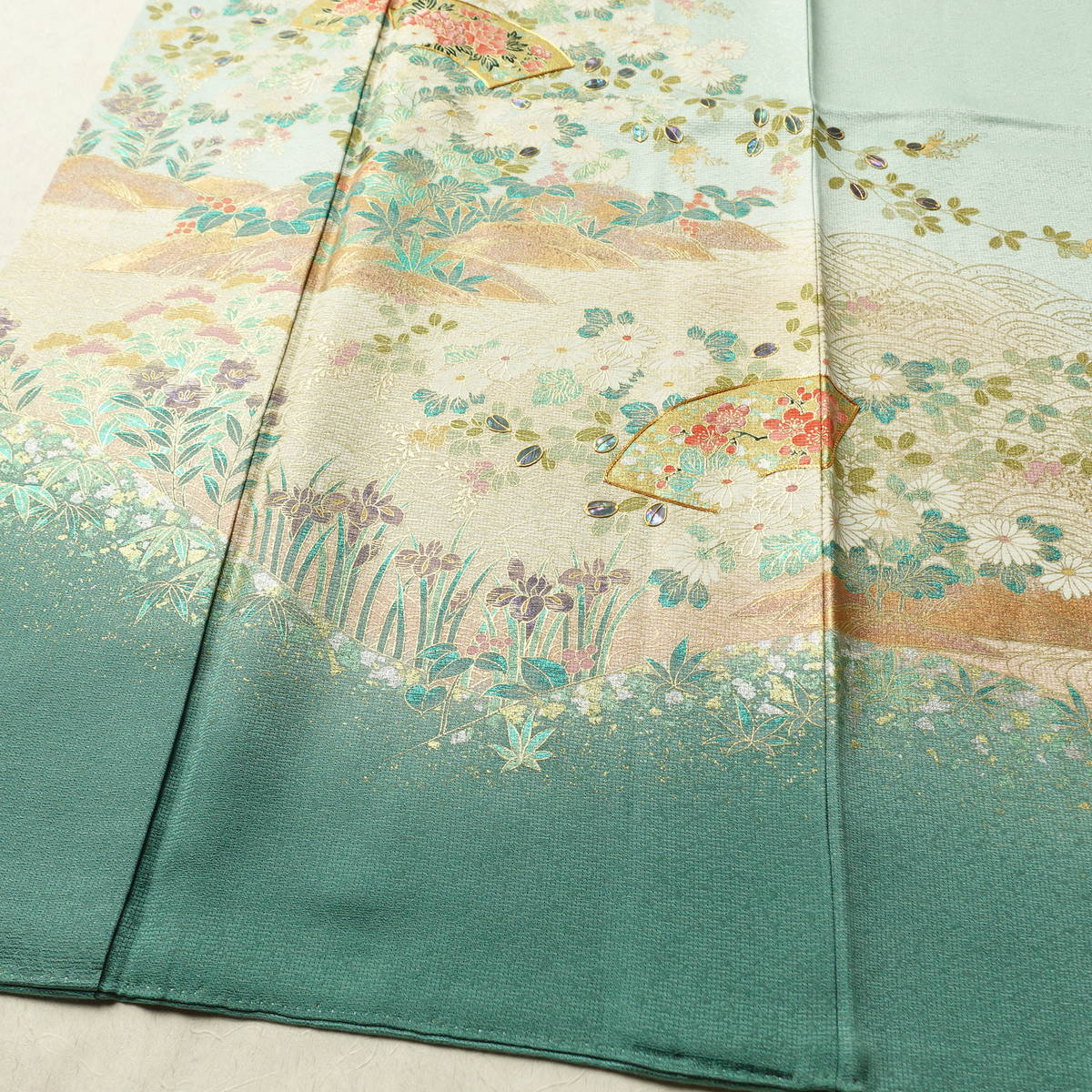 訪問着 良品 金駒刺繍 綸子 正絹 木の葉・植物柄 袷仕立て 身丈149.5cm 裄丈61.5cm リサイクル着物 着物 刺繍 箔 共八掛 金彩 入学式 卒業式 結婚式 七五三 お宮参り フォーマル 四季花 緑・うぐいす色_画像4