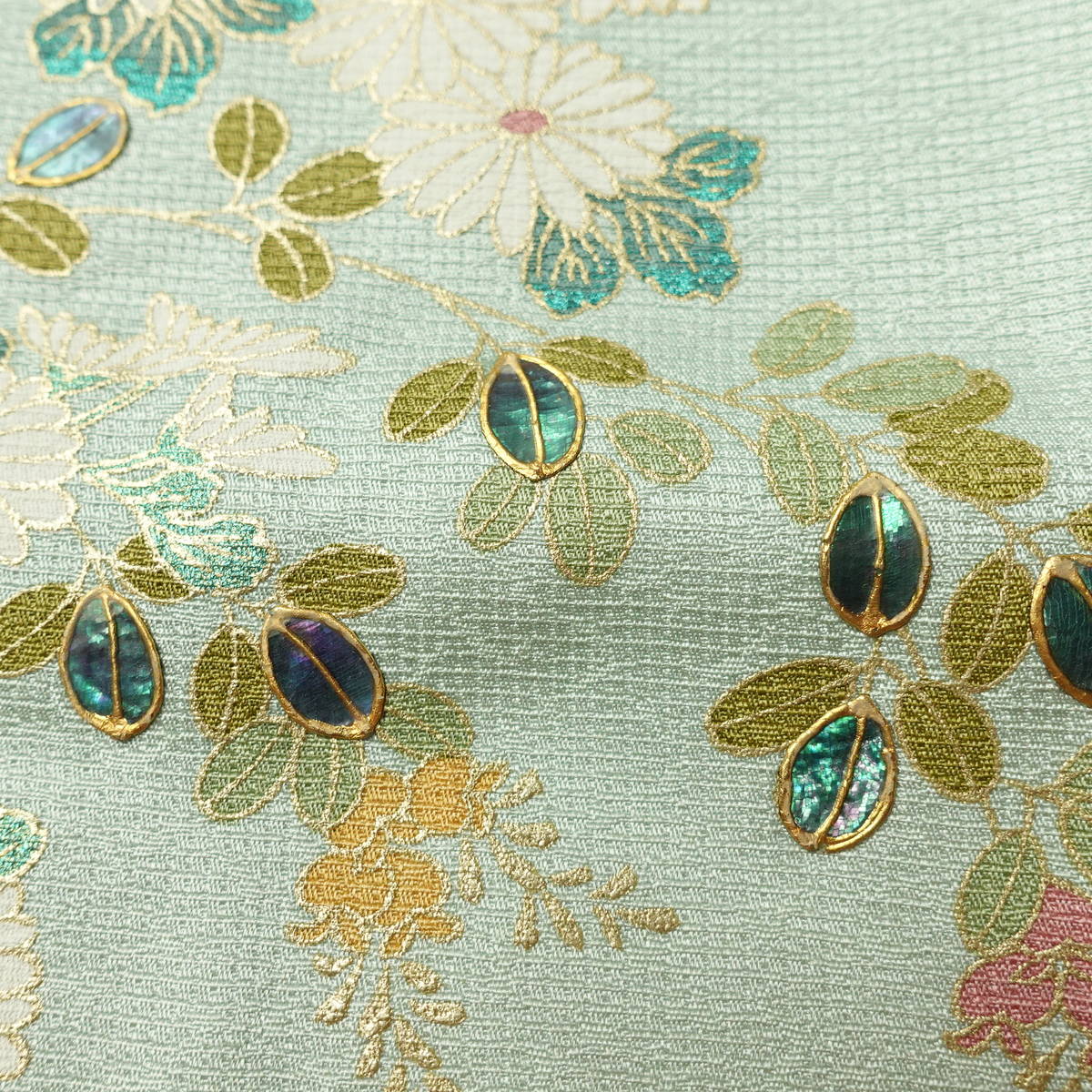 訪問着 良品 金駒刺繍 綸子 正絹 木の葉・植物柄 袷仕立て 身丈149.5cm 裄丈61.5cm リサイクル着物 着物 刺繍 箔 共八掛 金彩 入学式 卒業式 結婚式 七五三 お宮参り フォーマル 四季花 緑・うぐいす色_画像10