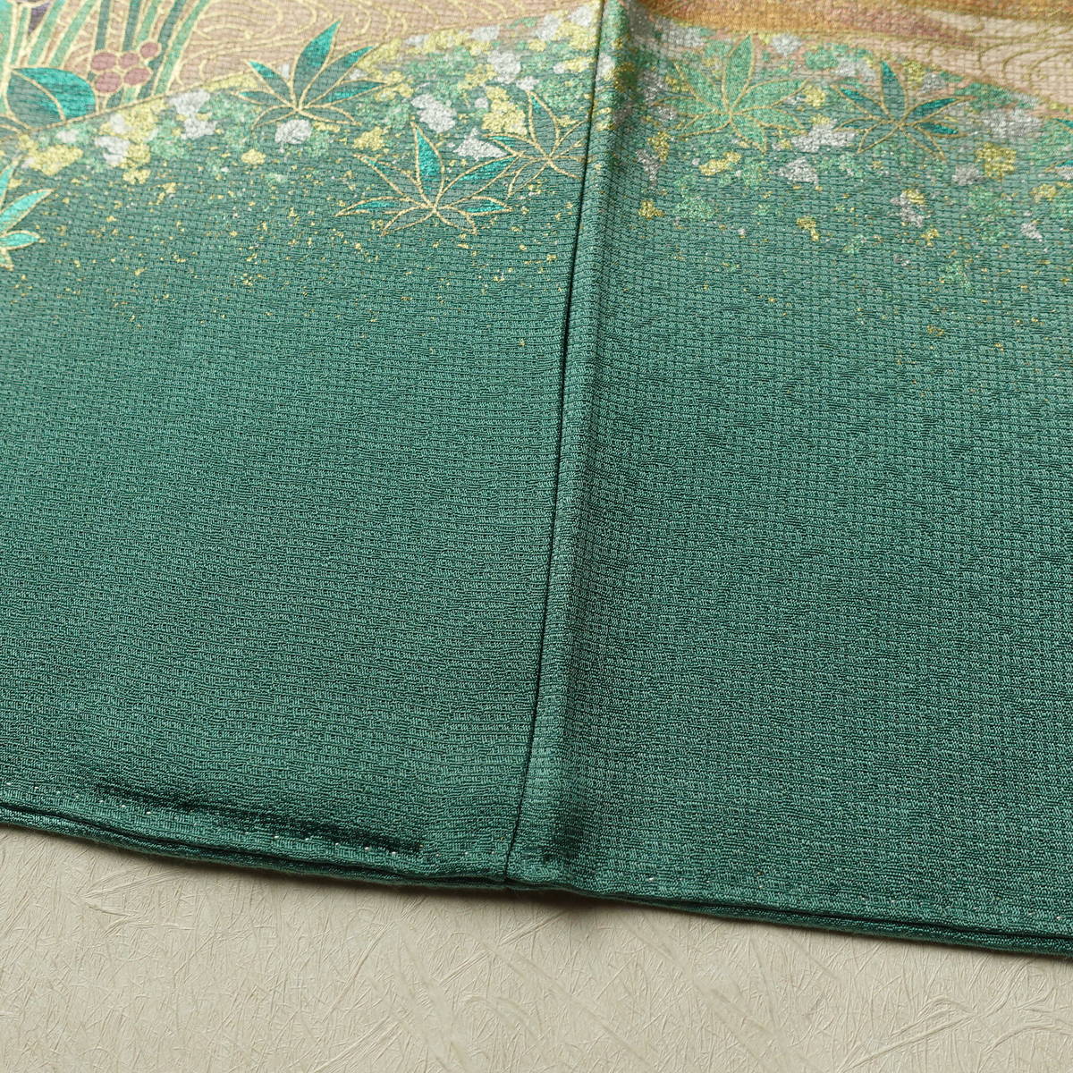 訪問着 良品 金駒刺繍 綸子 正絹 木の葉・植物柄 袷仕立て 身丈149.5cm 裄丈61.5cm リサイクル着物 着物 刺繍 箔 共八掛 金彩 入学式 卒業式 結婚式 七五三 お宮参り フォーマル 四季花 緑・うぐいす色_画像15