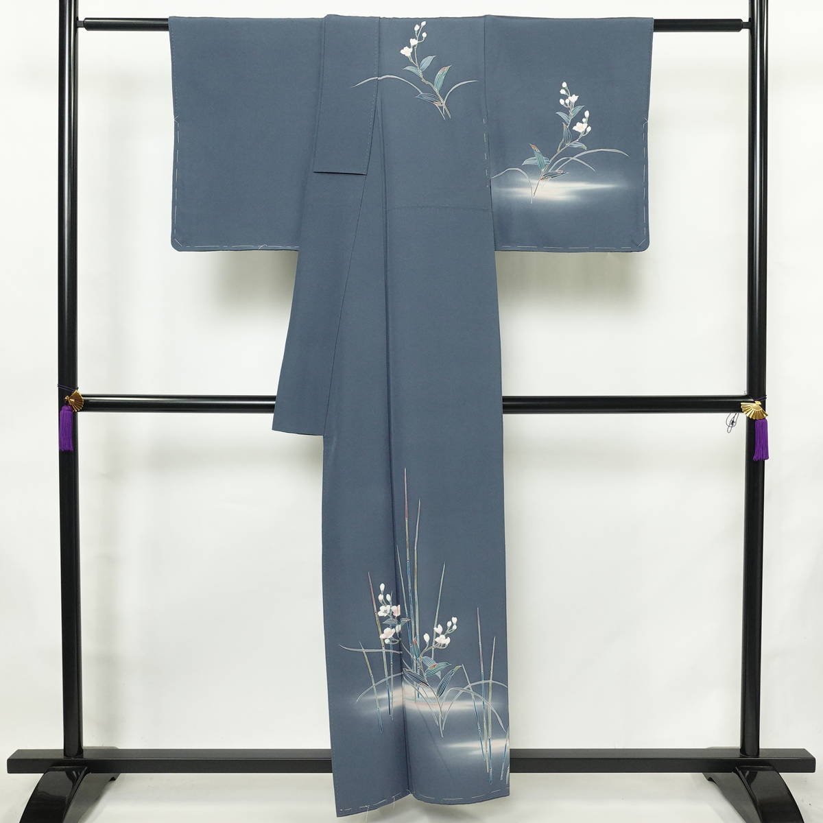 訪問着 良品 落款入り しつけ糸付き 縮緬 正絹 木の葉・植物柄 袷仕立て 身丈156.5cm 裄丈63cm リサイクル着物 着物 共八掛 入学式 卒業式 結婚式 七五三 お宮参り フォーマル 青・紺_画像2