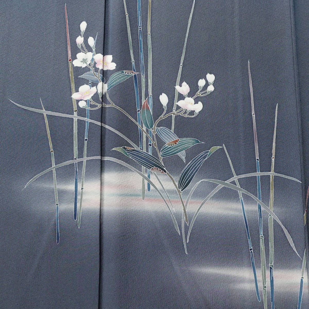 訪問着 良品 落款入り しつけ糸付き 縮緬 正絹 木の葉・植物柄 袷仕立て 身丈156.5cm 裄丈63cm リサイクル着物 着物 共八掛 入学式 卒業式 結婚式 七五三 お宮参り フォーマル 青・紺_画像6