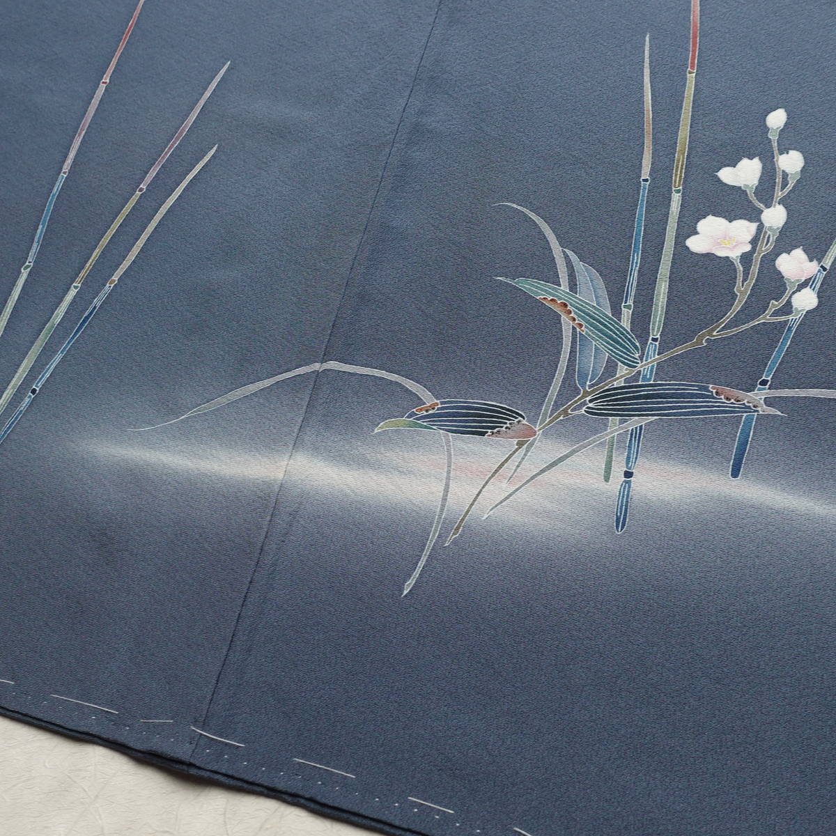 訪問着 良品 落款入り しつけ糸付き 縮緬 正絹 木の葉・植物柄 袷仕立て 身丈156.5cm 裄丈63cm リサイクル着物 着物 共八掛 入学式 卒業式 結婚式 七五三 お宮参り フォーマル 青・紺_画像15