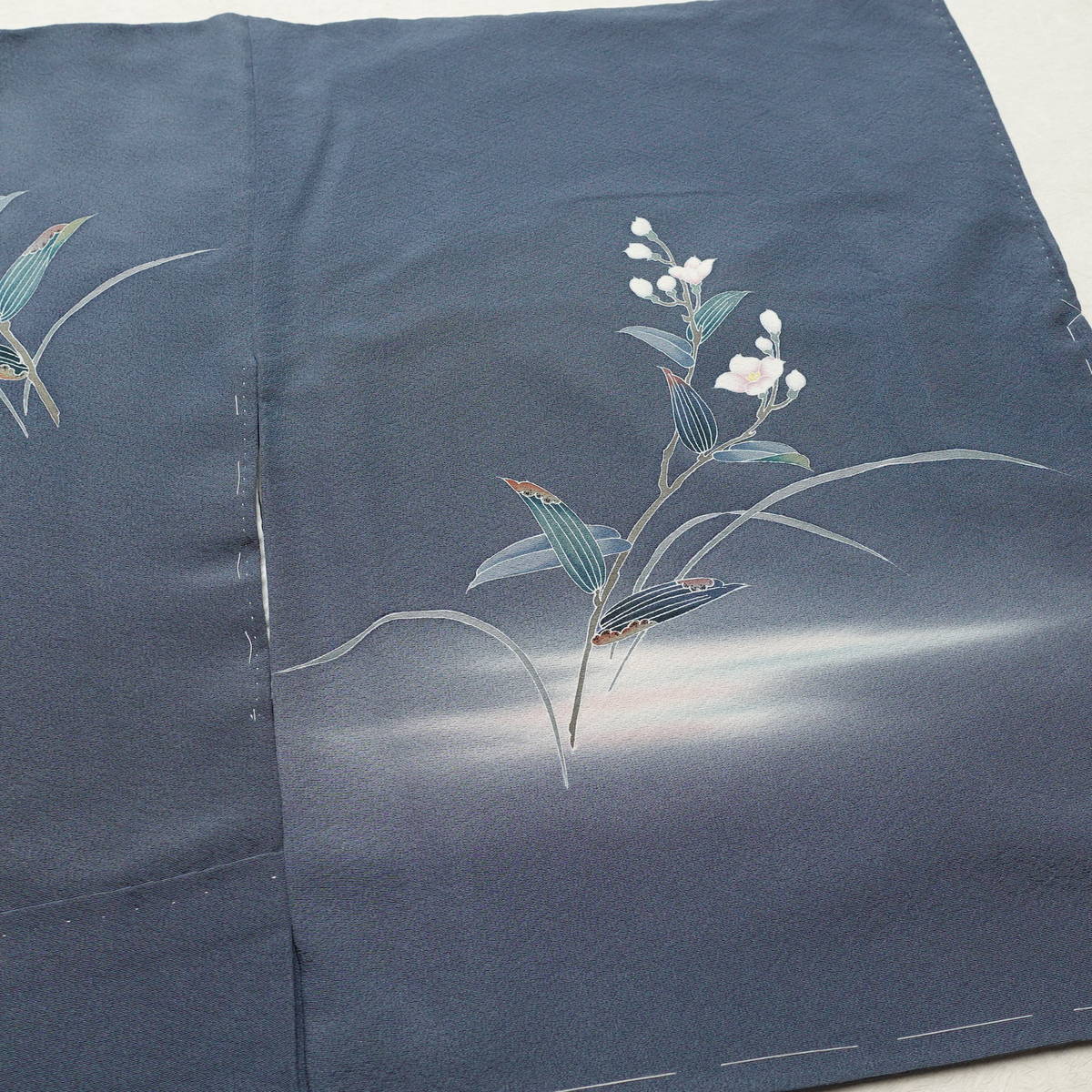 訪問着 良品 落款入り しつけ糸付き 縮緬 正絹 木の葉・植物柄 袷仕立て 身丈156.5cm 裄丈63cm リサイクル着物 着物 共八掛 入学式 卒業式 結婚式 七五三 お宮参り フォーマル 青・紺_画像17