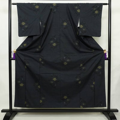 紬 正絹 花柄 袷仕立て 身丈156cm 裄丈60.5cm リサイクル着物 着物 青・紺