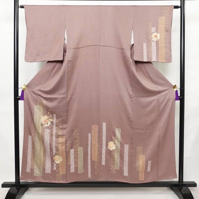 付け下げ 良品 綸子 絞り 正絹 花柄 袷仕立て 身丈154cm 裄丈63cm リサイクル着物 一部しつけ糸付き 着物 刺繍 箔 金彩 入学式 卒業式 七五三 お宮参り フォーマル 紫・藤色
